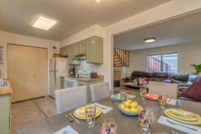 Bookcliff Bunkhouse B - Comfy Townhome - firepit, patio dining, 2 blocks to town